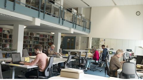 Blick in den Lesesaal des Staatsarchivs Darmstadt Blick in den Lesesaal des Staatsarchivs Darmstadt