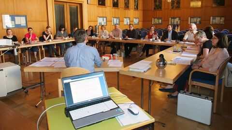 Schulung im Landgrafensaal des Staatsarchivs Marburg Modernes Foto: Schulung im Landgrafensaal des Staatsarchivs Marburg